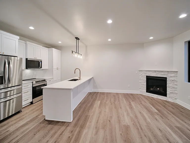 784 W Redwood Ct — Photo 9