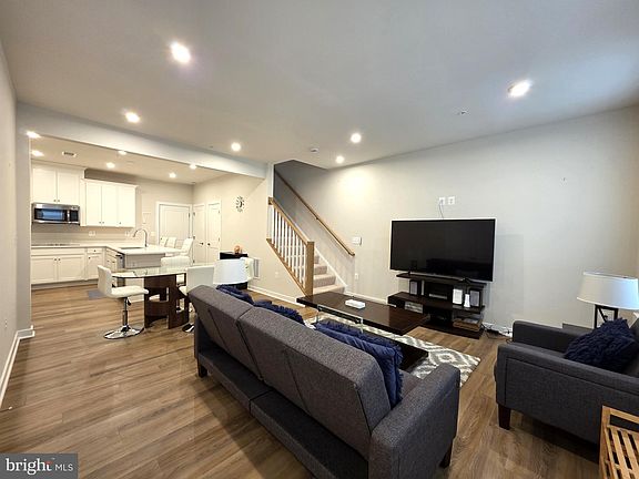 5th image of 4608 Olivine Dr