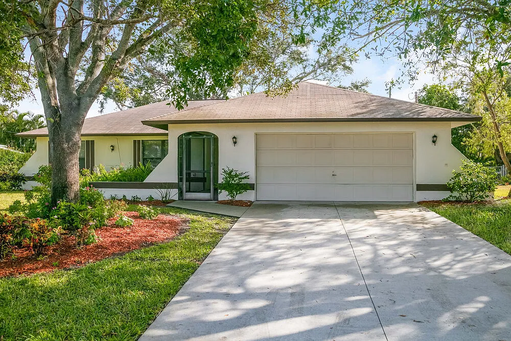 3 bed, 2.0 bath, 1462 sqft, $1,740 — Photo 1