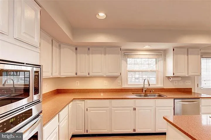 14213 Floral Park Dr — Photo 16