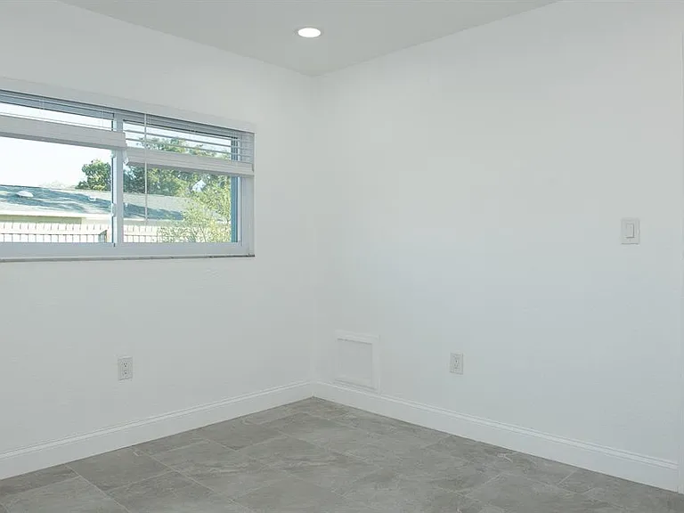 11889 93rd Ave — Photo 13