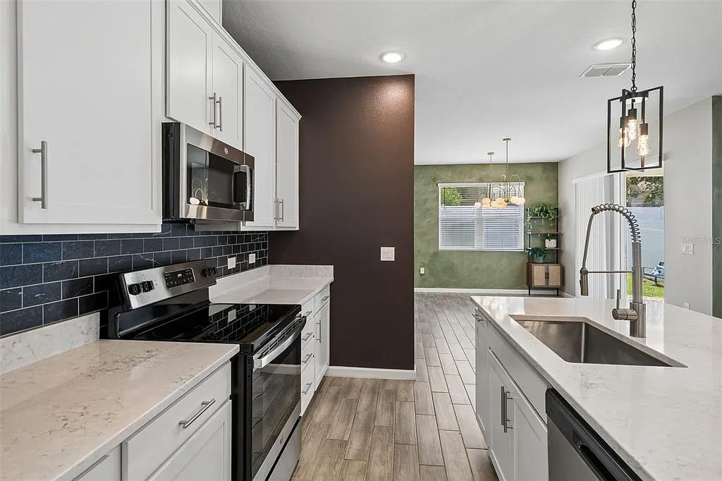 3 bed, 2.0 bath, 1725 sqft, $2,050 — Photo 4