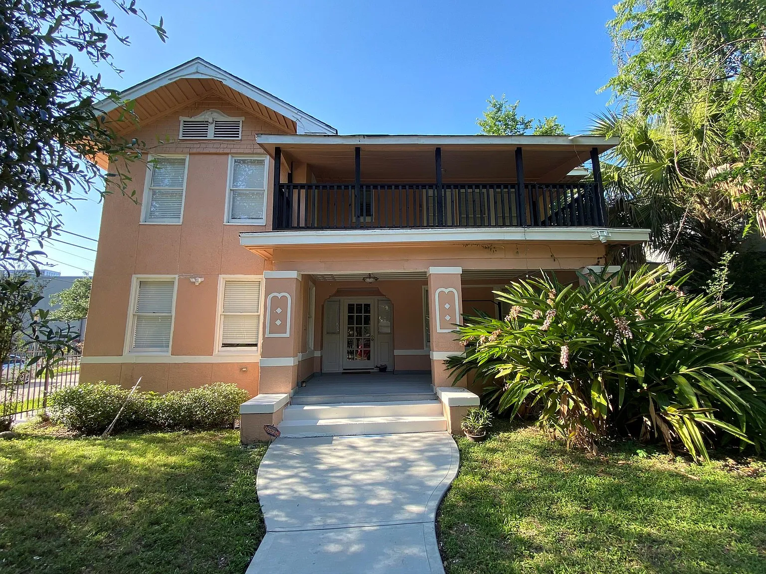4 bed, 3.5 bath, 2470 sqft, $3,500 — Photo 1