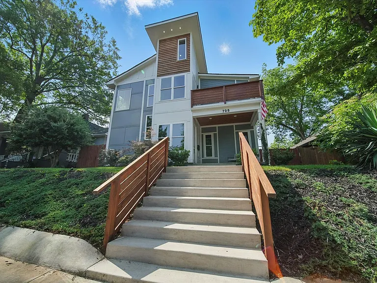 708 Cross Trail Dr — Photo 2