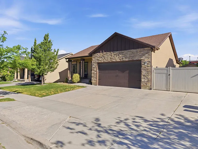 4779 W Plainfield Rd — Photo 3
