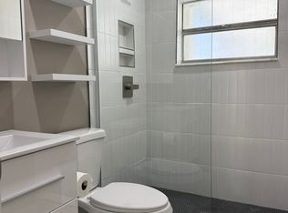 4218 Des Moines St NE, Saint Petersburg, FL 33703