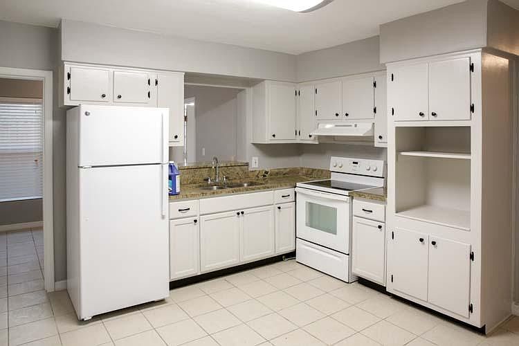 Kitchen with small office/eating area
behind kitchen