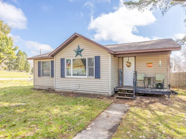 128 Center St, Six Lakes, MI 48886