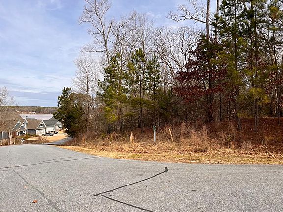 3rd image of 124 Spyglass Dr