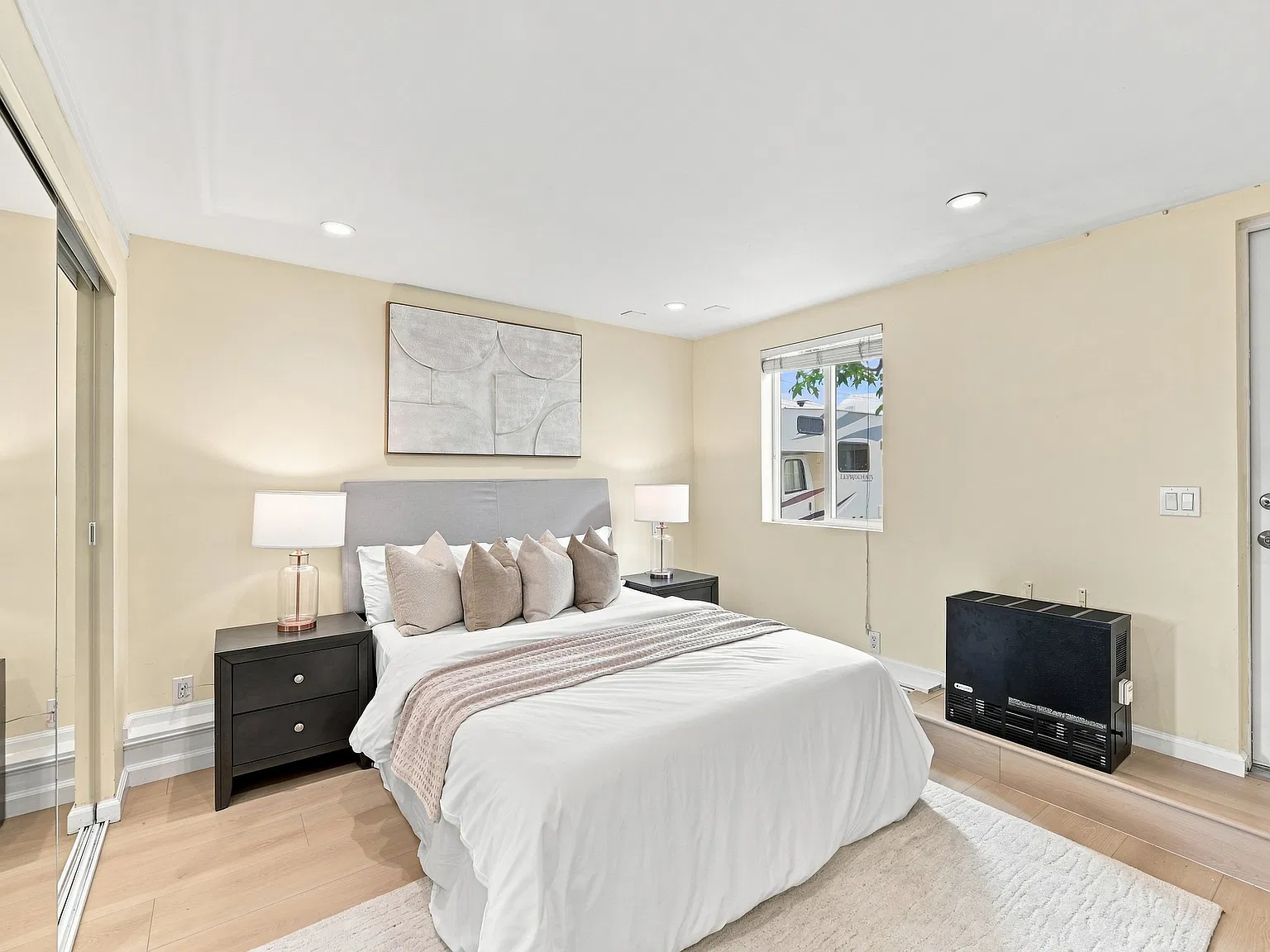 525 Larch Ave — Photo 2