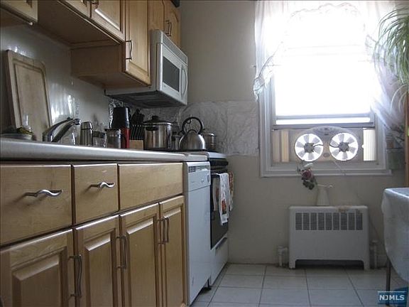 4th image of 2320 Linwood Ave #5G-205G