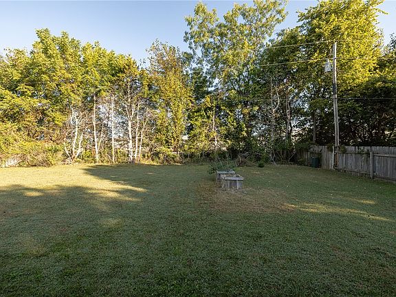 5th image of 124 E Pheasant Dr