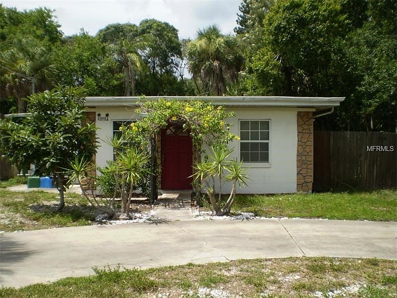 Front of Home w/ Circular Drive