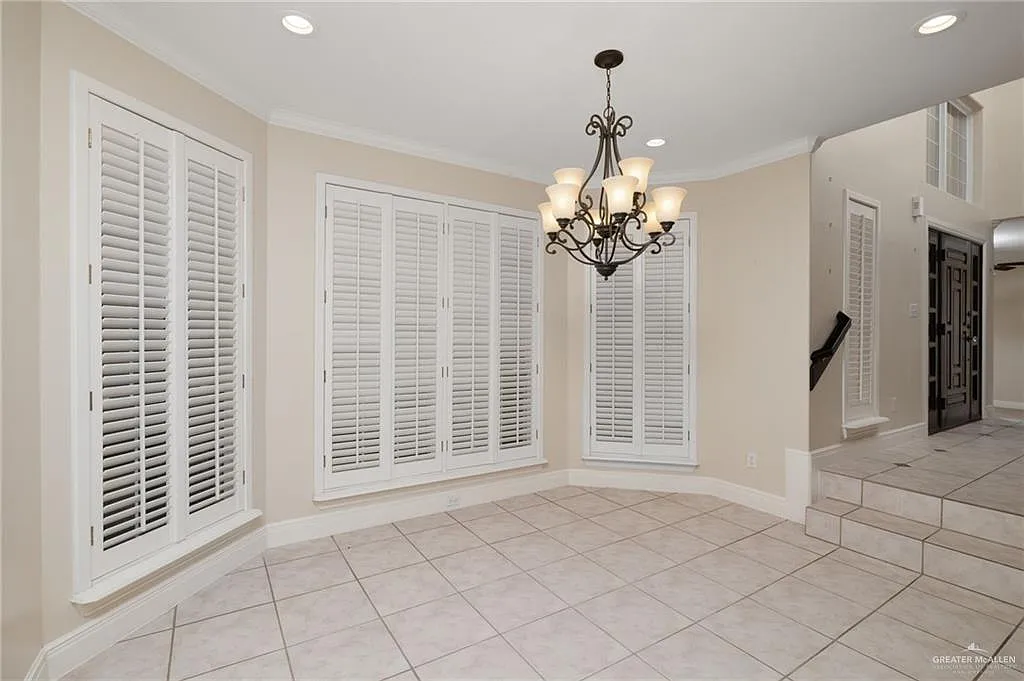 5 bed, 5.0 bath, 4042 sqft, $6,000 — Photo 4