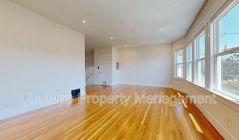 1608 Balboa St — Photo 4