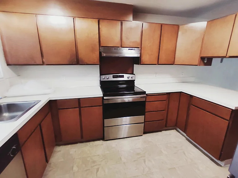 Holly Lane Apartments — Photo 10