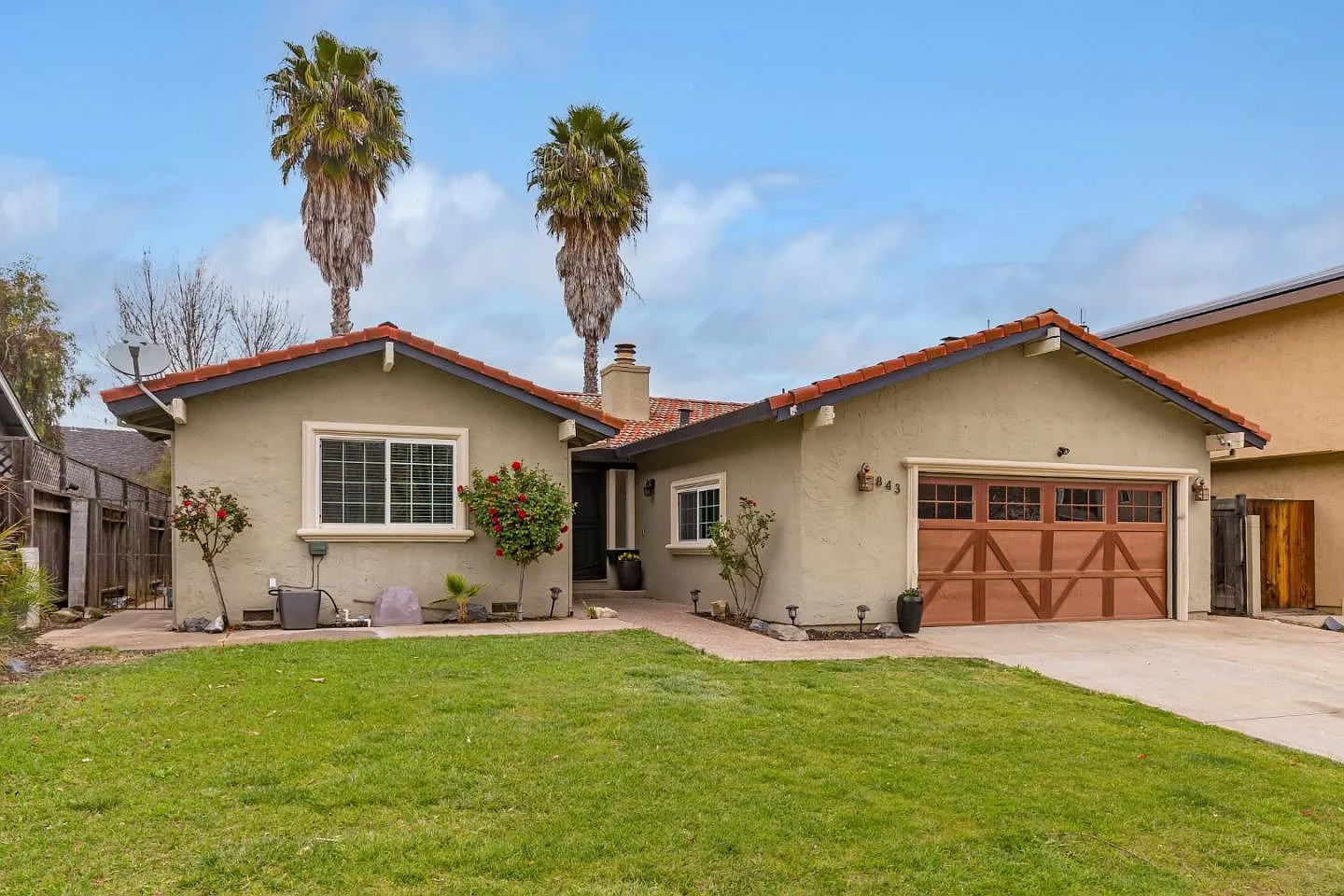 843 Ramona Way photo 1