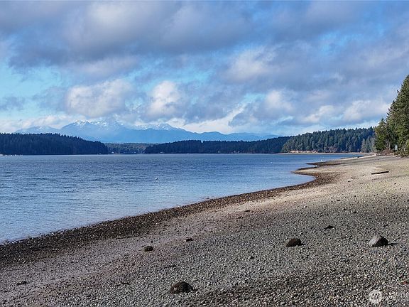 5th image of 820 E Burgundy Road