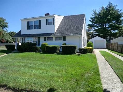 3rd image of 141 Gardiners Ave