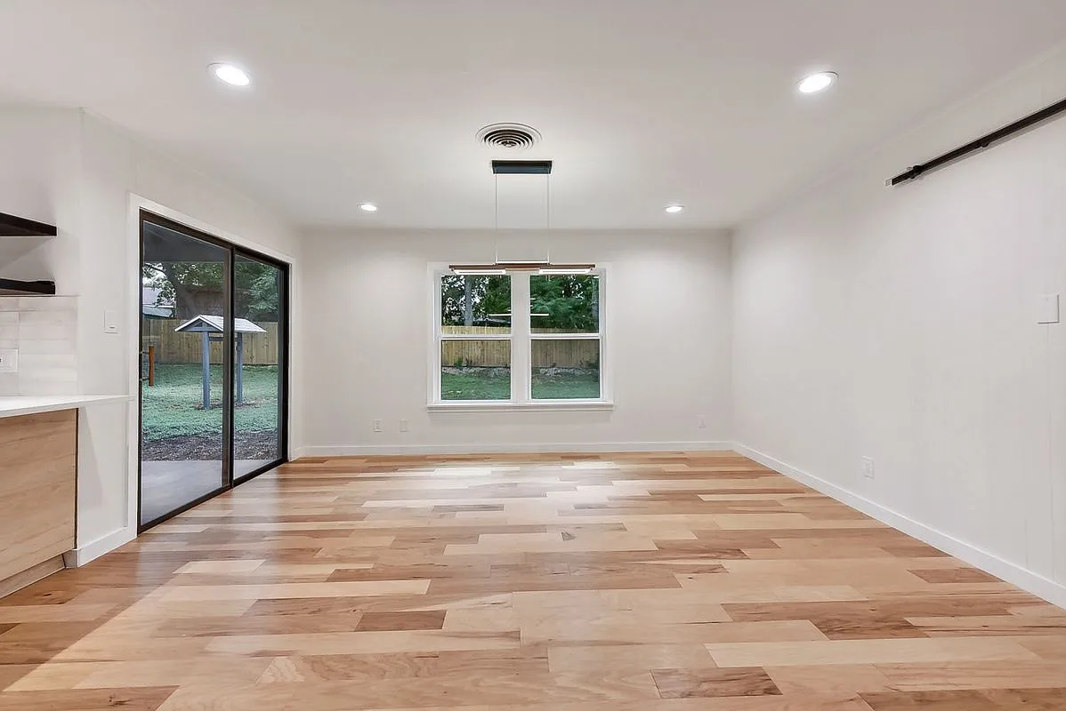 3 bed, 2.0 bath, 1351 sqft, $2,800 — Photo 3