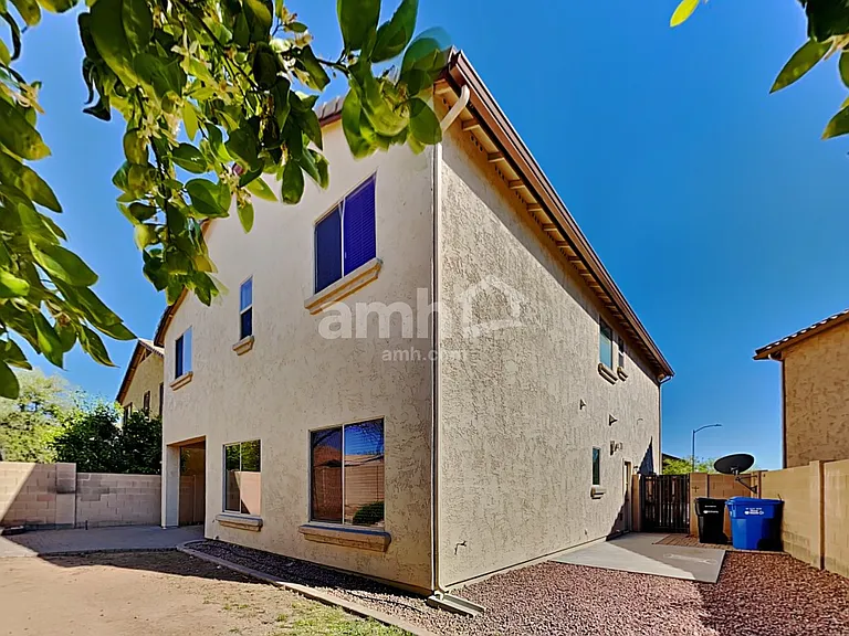 2542 W Cordia Ln — Photo 23
