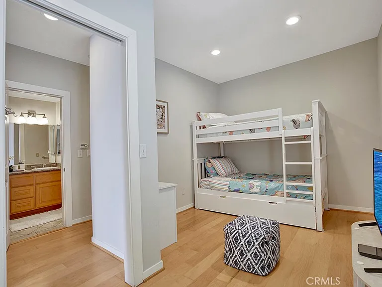 708 Cliff Dr — Photo 25