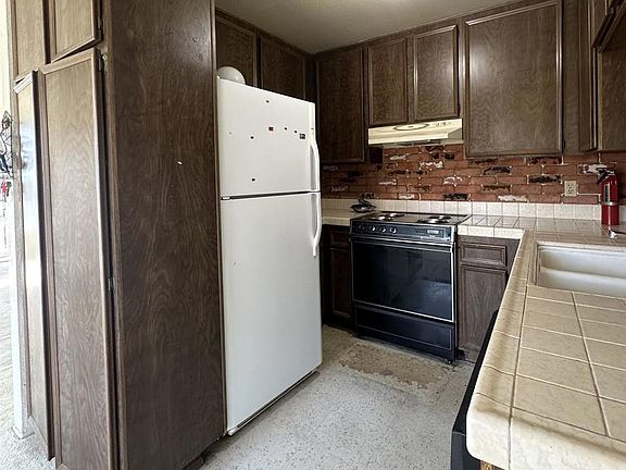 4th image of 462 Bluffview Rd