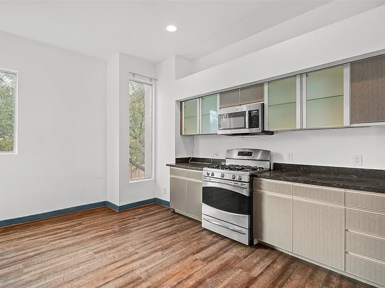 3910 Austin St — Photo 15