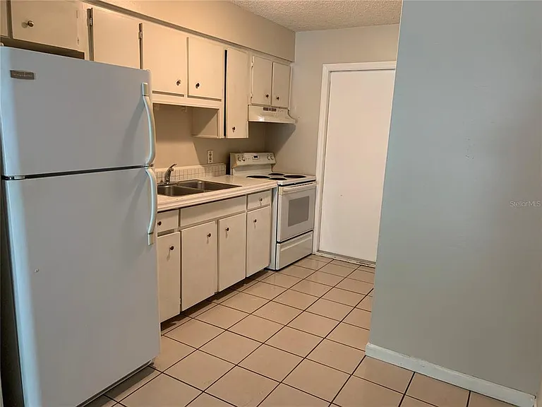 1089 Old South Dr — Photo 3