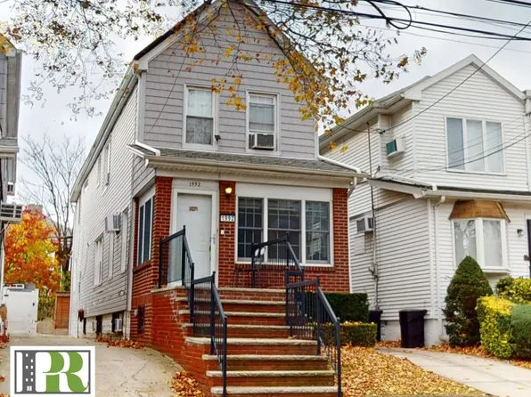 1992 New York Avenue image 1 of 18