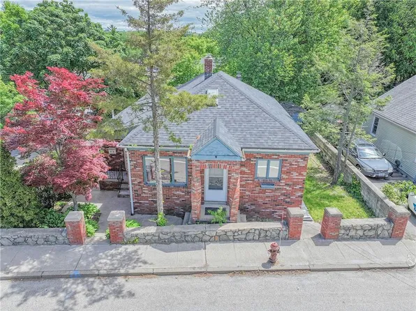 79 George Waterman Rd, Johnston, RI 02919