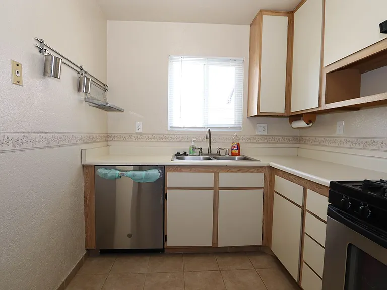 24210 Sylvan Glen Rd #F — Photo 10