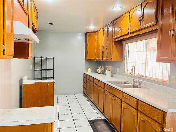 4th image of 3913 E 55th St
