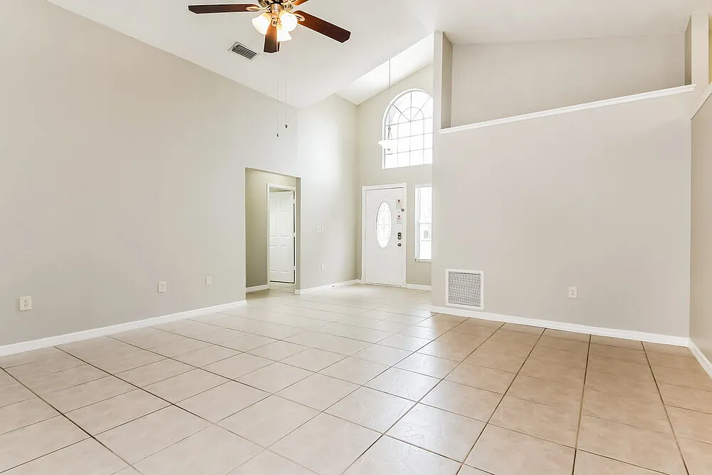 3 bed, 2.0 bath, 1314 sqft, $2,360 — Photo 4