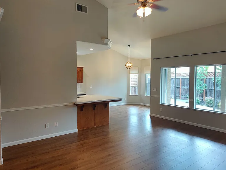 678 Prescott Ave — Photo 3
