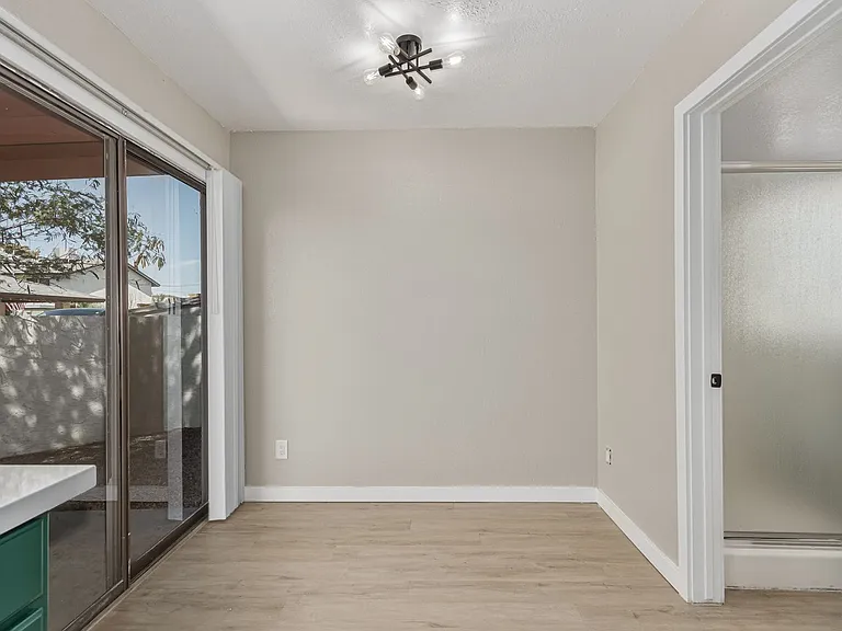 736 S Farmer Ave — Photo 6