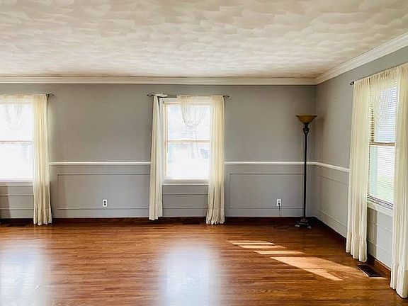 5th image of 504 E Highland Ave