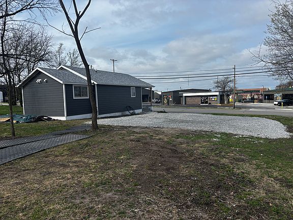 2nd image of 602 N College Ave