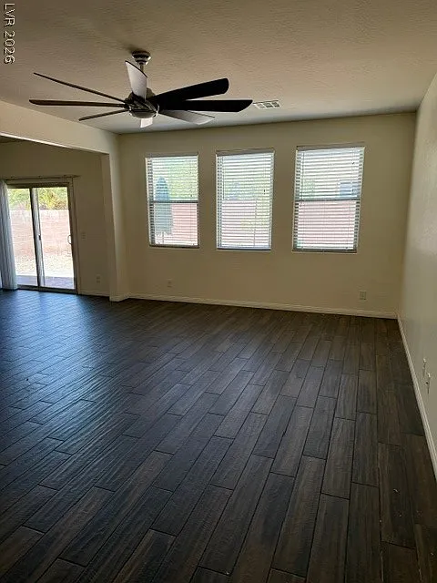 3 bed, 2.5 bath, 1981 sqft, $2,200 — Photo 2