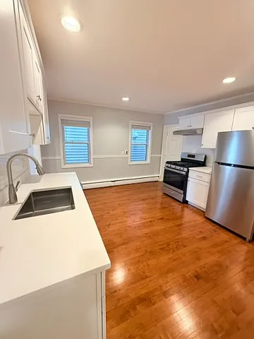 2 bed, 615 sqft, $2,350 — Photo 2