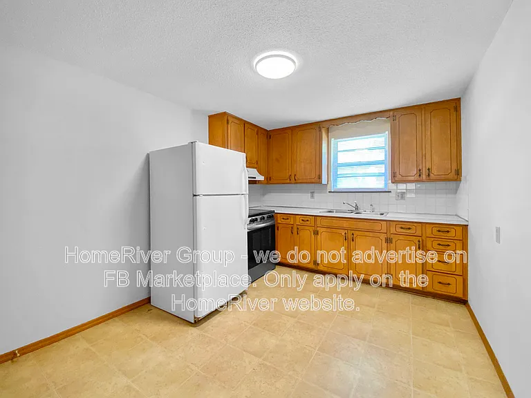 3734 NE 42nd Ter — Photo 7