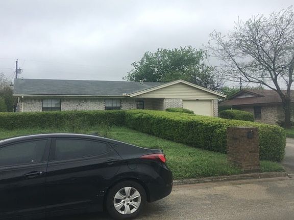 3rd image of 976 Dorothy Ln