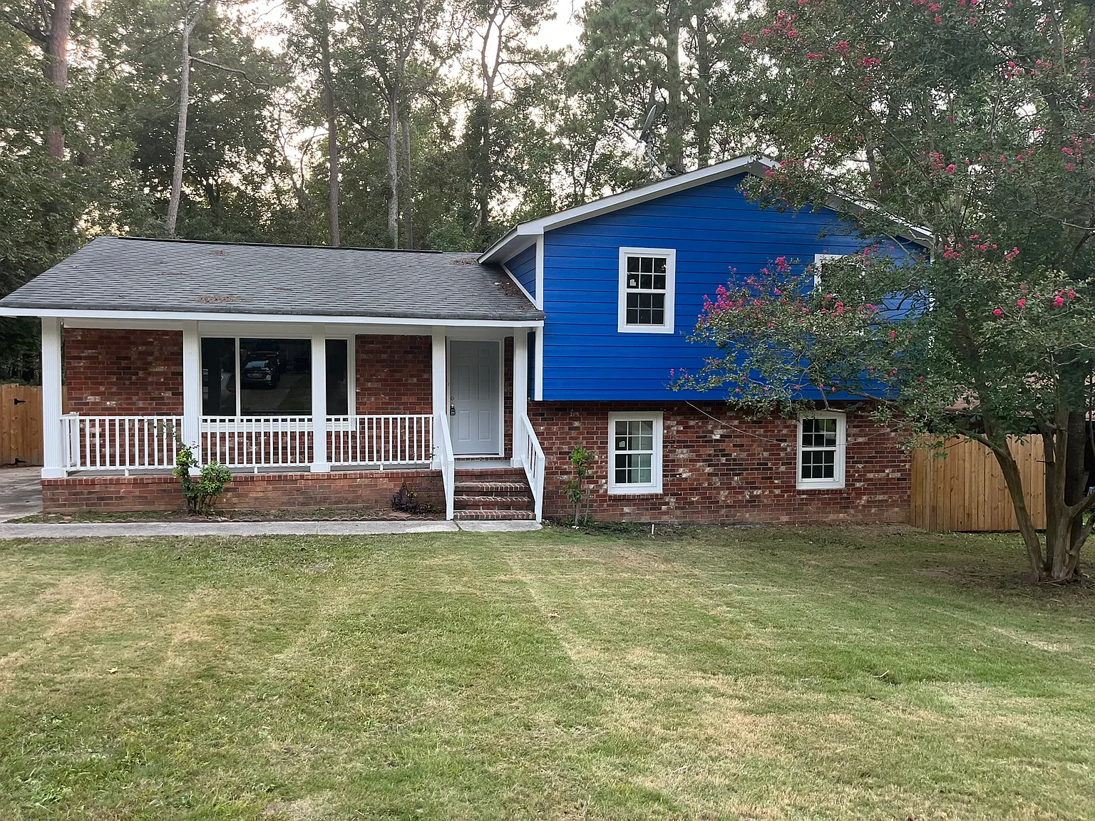 4 bed, 2.5 bath, 2017 sqft, $1,800 — Photo 2