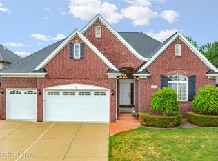 50153 Aldwych St, Macomb, MI 48044