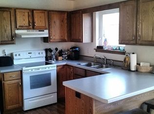 1990 Charles St, De Pere, WI 54115