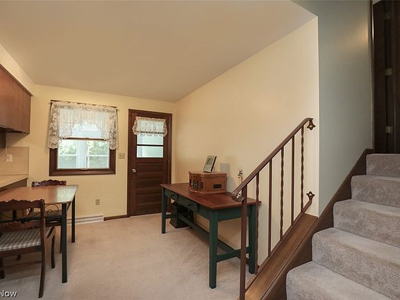 5th image of 327 Kingwood Dr