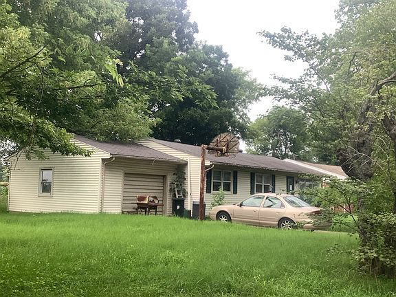 3rd image of 1907 Sutton Dr