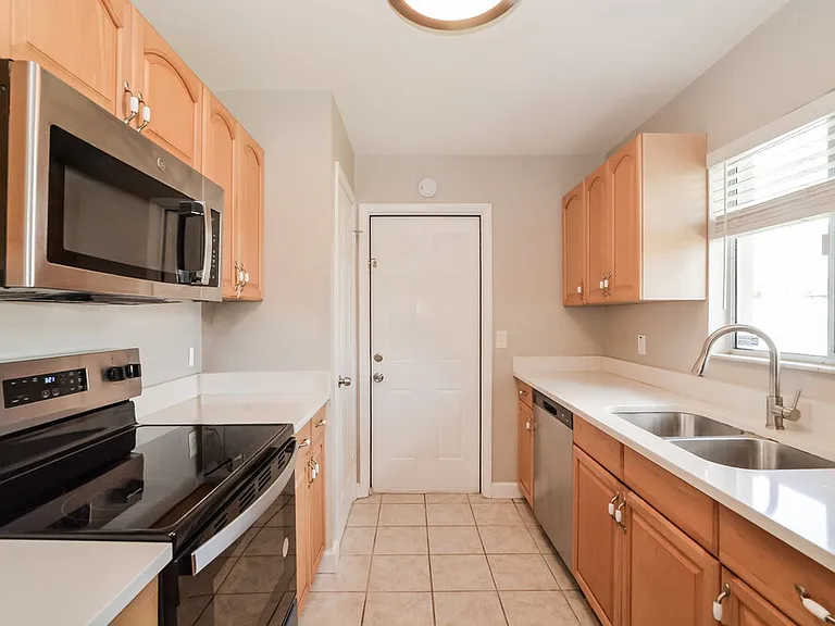 426 Iowa Woods Cir E — Photo 6