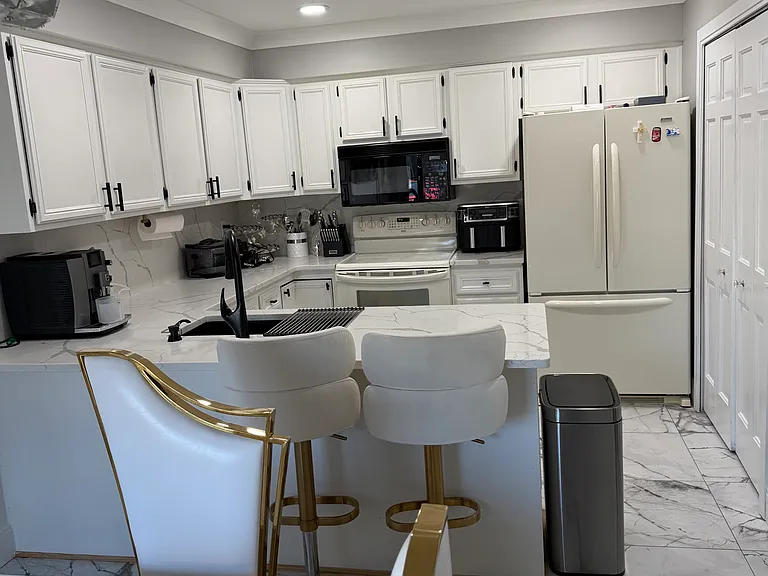 15594 Huntcliff Dr — Photo 10