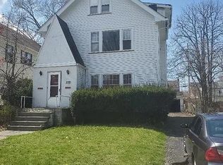 932 Helmsdale Rd #1, Cleveland, OH 44112